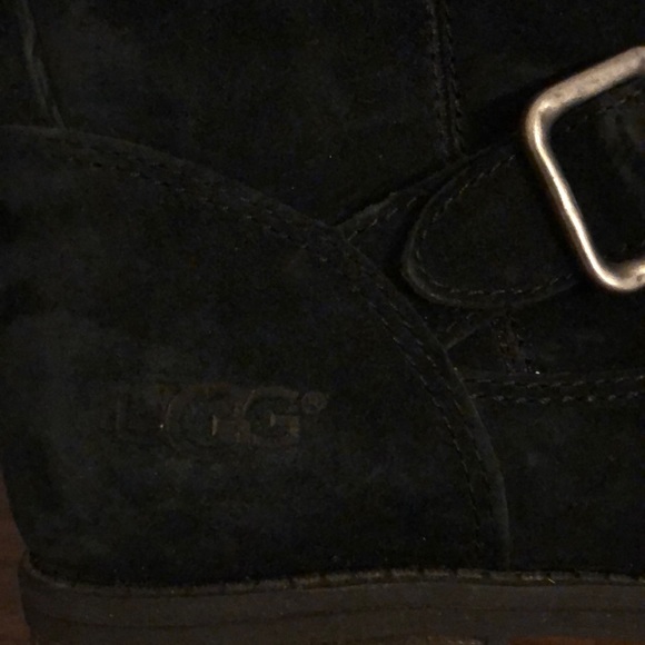 UGG - Picture 2 of 4
